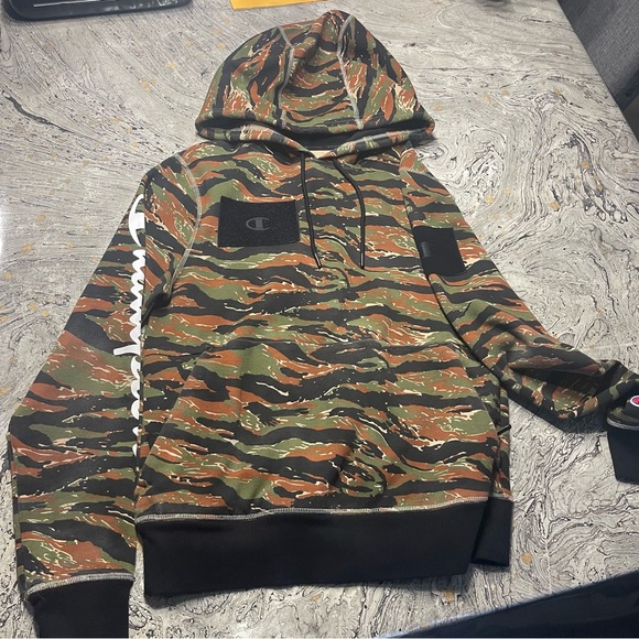 Men Champion camouflage pullover hooded sweatshirt size small
Like new condition - Picture 4 of 6